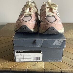 New Balance FuelCell 990v6 in Pink and Cream
